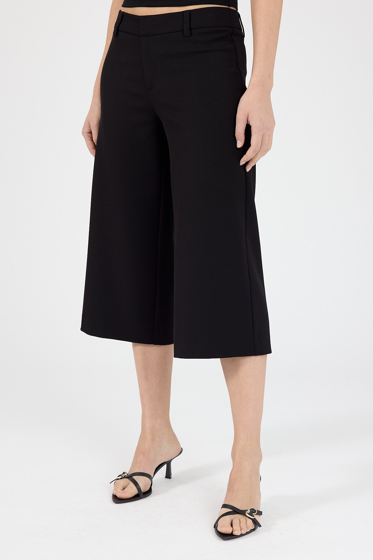Perfect Stranger Clarke Low Rise Capri Black