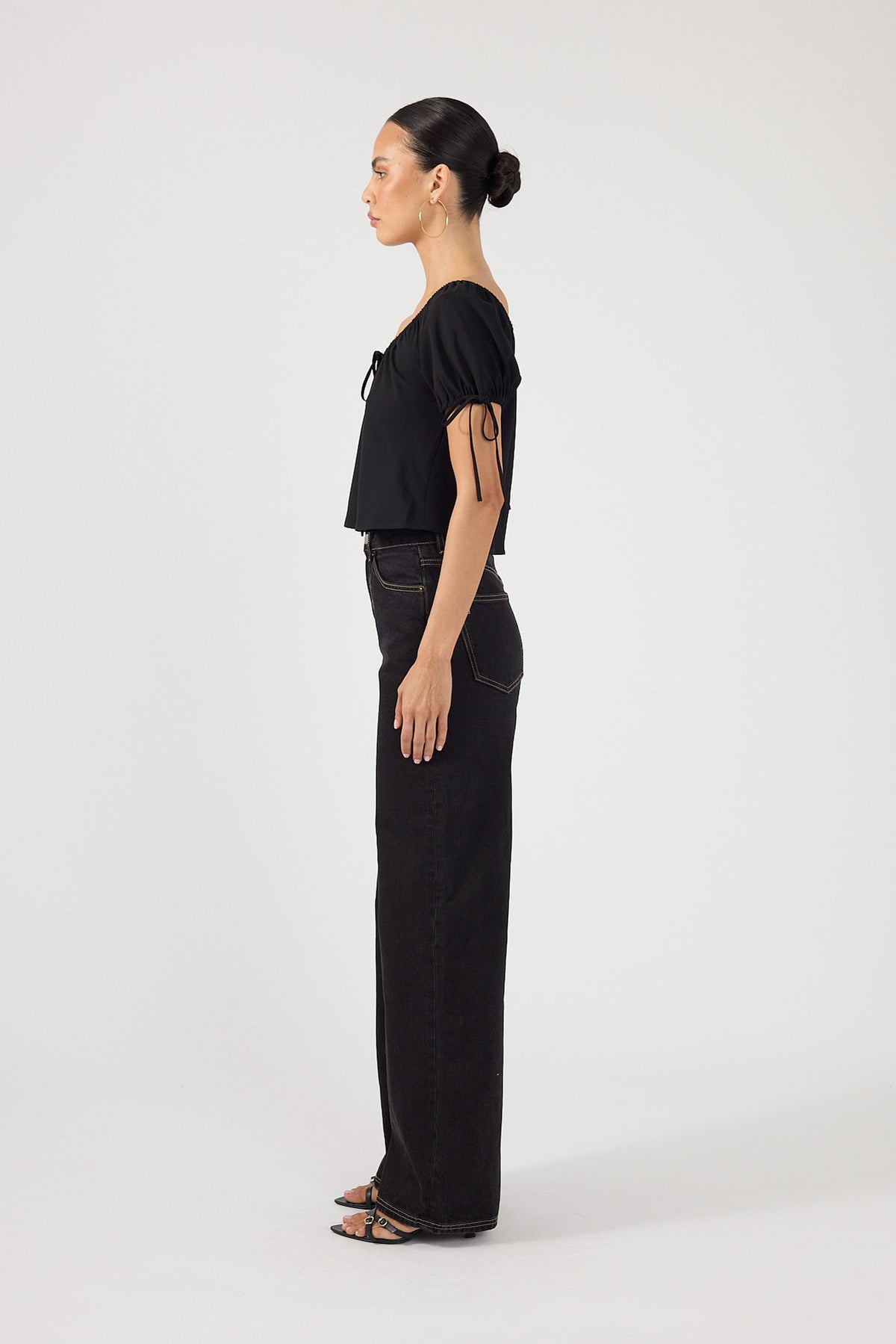 Perfect Stranger Tessa Short Sleeve Top Black
